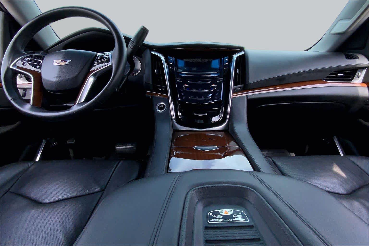 Used 2018 Cadillac Escalade Luxury w/ LPO, Radiant Package RWD image 15