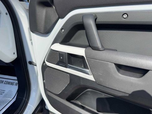 Used 2021 Land Rover Defender 90 image 40