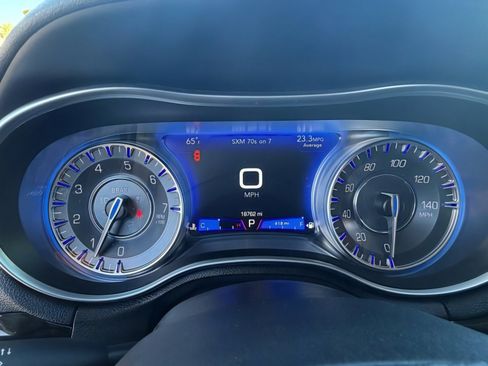 Used 2023 Chrysler 300 Touring w/ Sport Appearance Package image 31