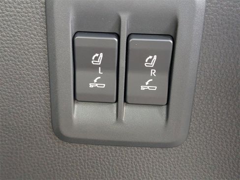 Used 2025 Lexus GX 550 image 13