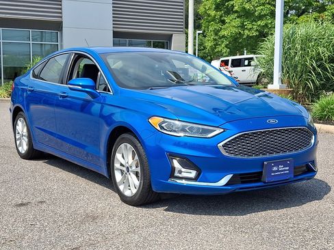 Used 2019 Ford Fusion Energi Titanium FWD image 2