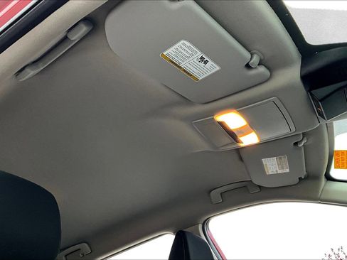 Used 2024 Nissan Rogue S image 29