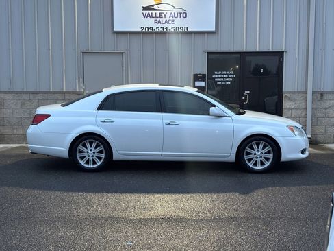 Used 2010 Toyota Avalon Limited image 2