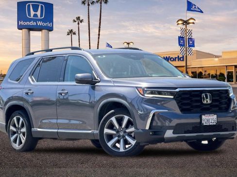 Used 2023 Honda Pilot Touring image 2