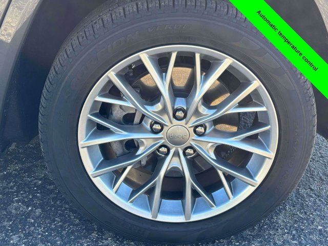 Used 2024 Jeep Grand Cherokee Summit AWD/4WD image 35