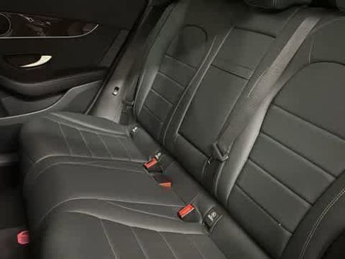 Used 2018 Mercedes-Benz GLC 300 4MATIC image 30