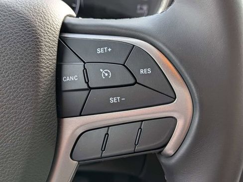Used 2022 Jeep Grand Cherokee Laredo E RWD image 25