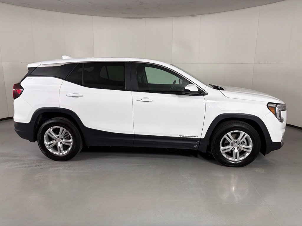 Used 2024 GMC Terrain SLE FWD image 9