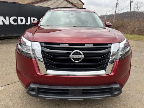 Used 2022 Nissan Pathfinder SV w/ SV Premium Package image 2