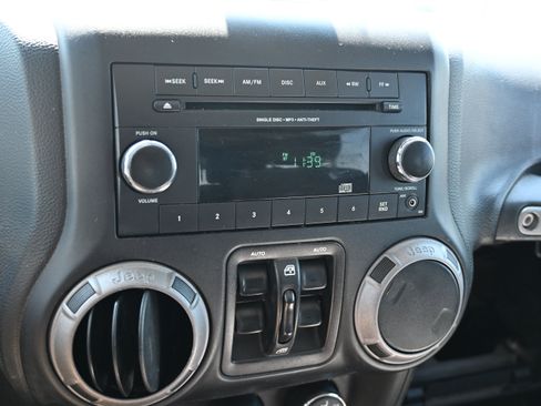 Used 2018 Jeep Wrangler Unlimited Sport S AWD/4WD image 24