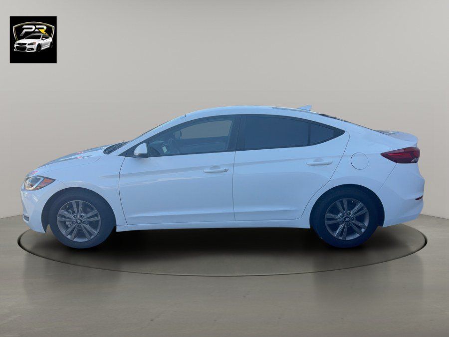 Used 2017 Hyundai Elantra SE FWD image 2