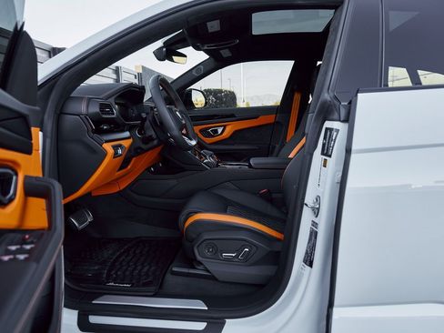 Used 2024 Lamborghini Urus S image 32