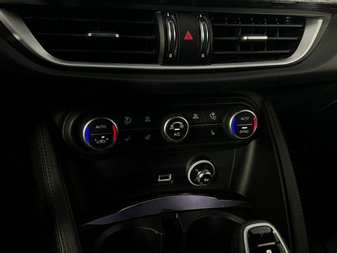 Used 2022 Alfa Romeo Stelvio Sprint image 17