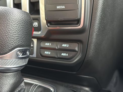 Used 2025 Jeep Wrangler Sport image 34