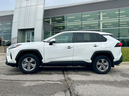 Used 2023 Toyota RAV4 XLE AWD/4WD image 3