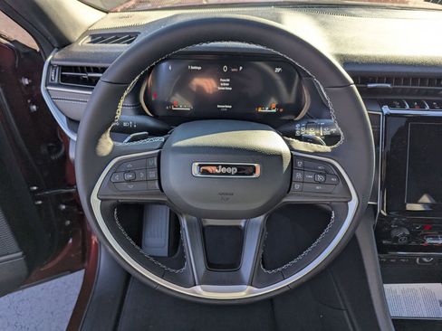 New 2025 Jeep Grand Cherokee L Altitude image 10