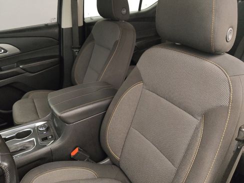 Used 2021 Chevrolet Traverse LT FWD image 17