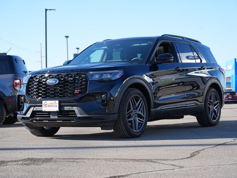 Used 2025 Ford Explorer ST w/ Sun And Sound Package image 8