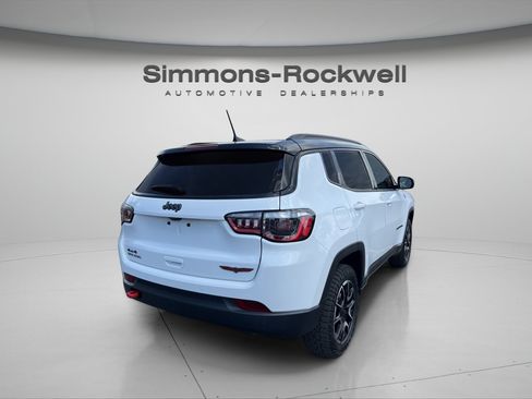 Used 2025 Jeep Compass Trailhawk AWD/4WD image 6