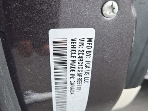 Used 2023 Chrysler Pacifica Limited FWD image 44