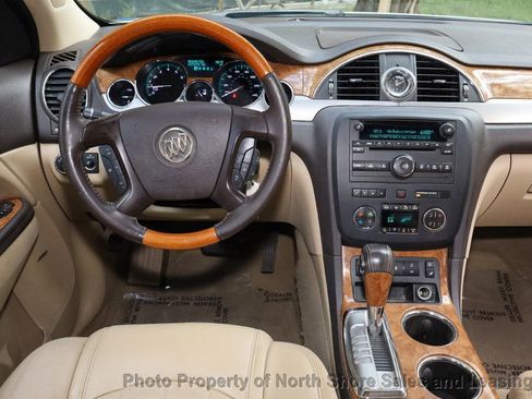 Used 2011 Buick Enclave CXL image 38