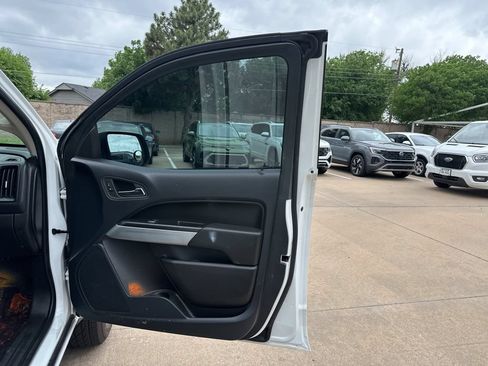 Used 2022 Chevrolet Colorado LT w/ Fleet Safety Package RWD image 14