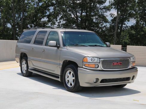 Used 2001 GMC Yukon XL Denali AWD/4WD image 4