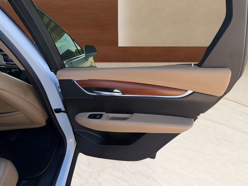 Used 2017 Cadillac XT5 Platinum w/ Driver Assist Package image 30