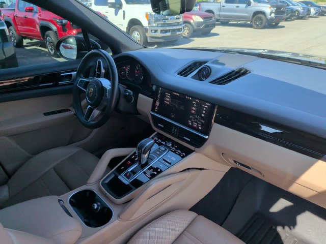 Used 2021 Porsche Cayenne AWD/4WD image 32