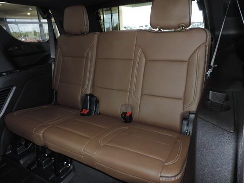 Used 2026 Chevrolet Tahoe High Country RWD image 25