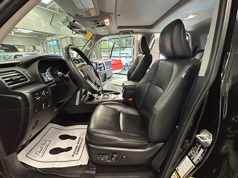 Used 2017 Toyota 4Runner Limited AWD/4WD image 59