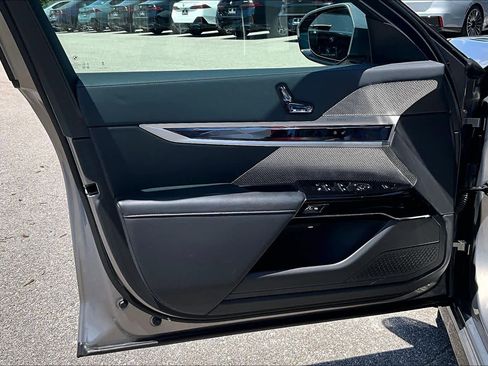 Certified 2025 BMW 740i RWD image 23