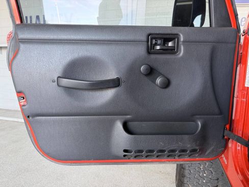 Used 2005 Jeep Wrangler Unlimited Rubicon AWD/4WD image 12