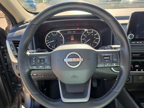 Certified 2025 Nissan Rogue SV FWD image 29