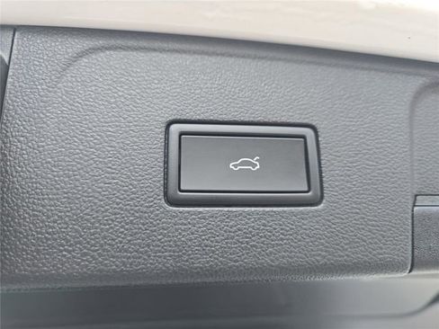 Used 2025 Volkswagen Atlas SEL Premium R-Line image 34