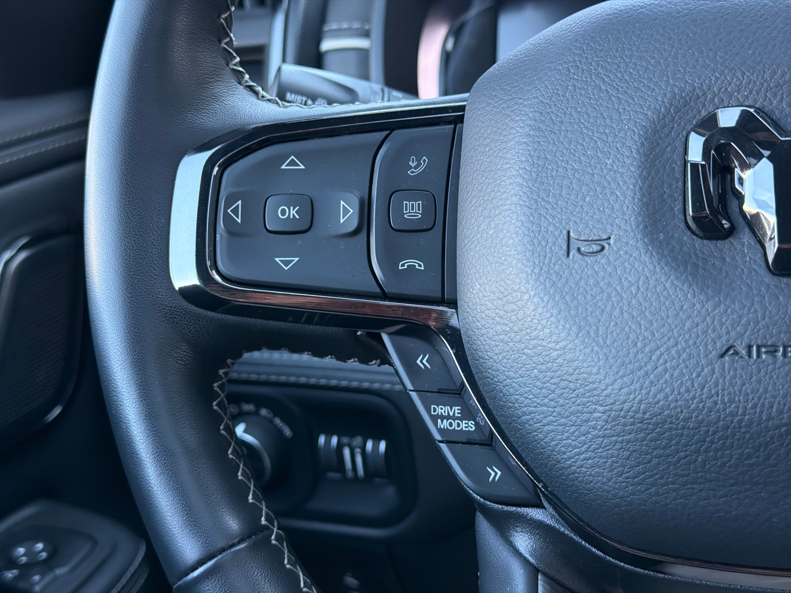 Used 2025 RAM 1500 Limited AWD/4WD image 26
