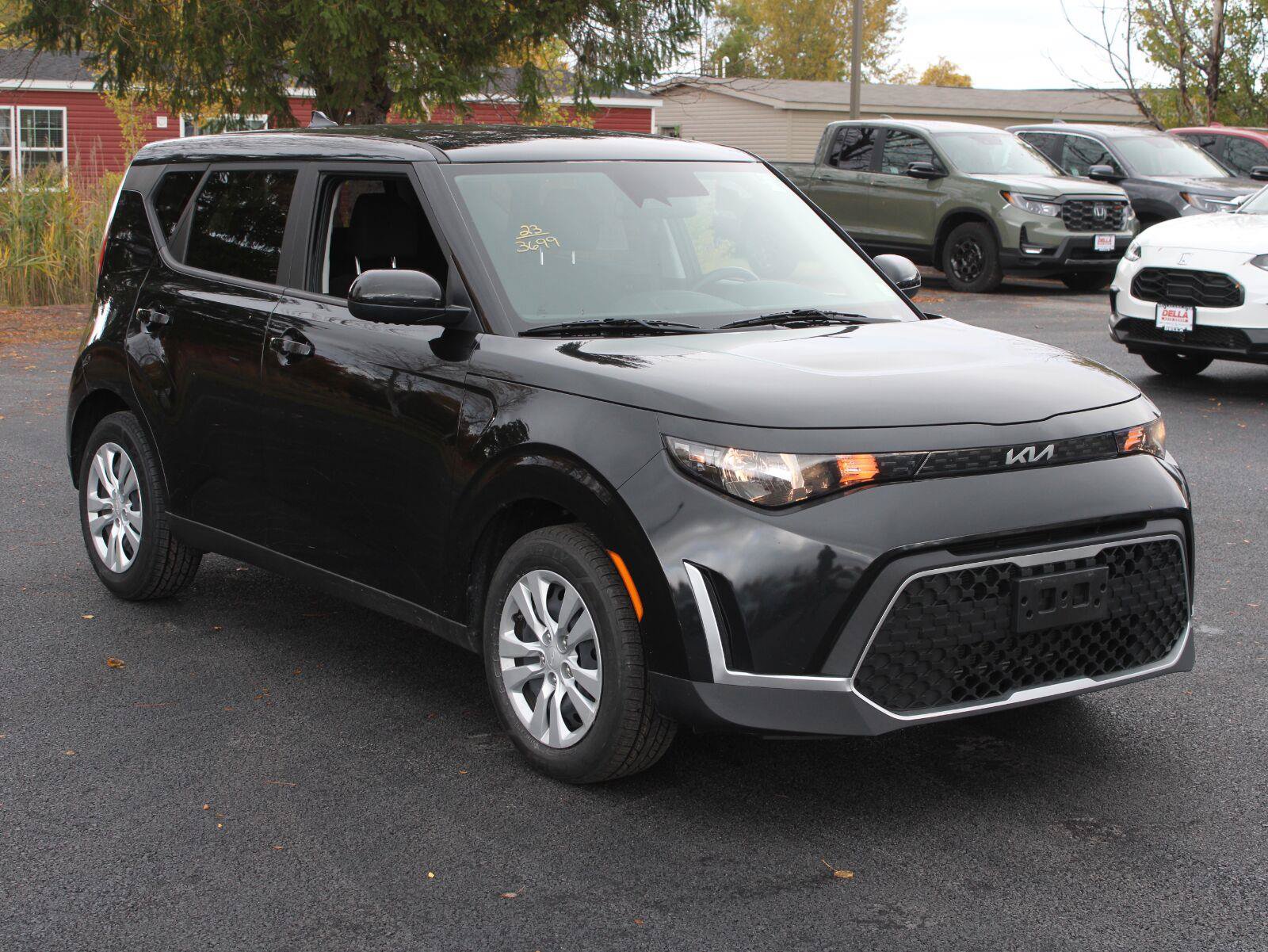 Used 2023 Kia Soul LX FWD image 3