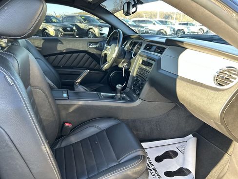 Used 2011 Ford Mustang GT Premium image 12