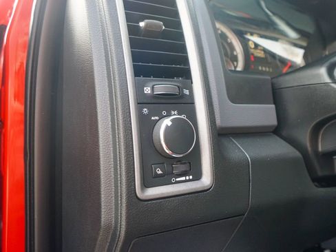 Used 2015 RAM 2500 Tradesman w/ Chrome Appearance Group image 18