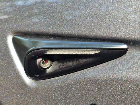 Used 2023 Tesla Model Y 2WD image 33