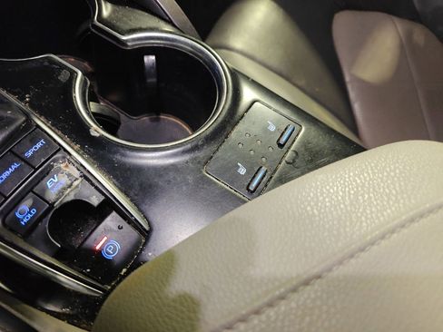 Used 2018 Toyota Camry XLE image 10