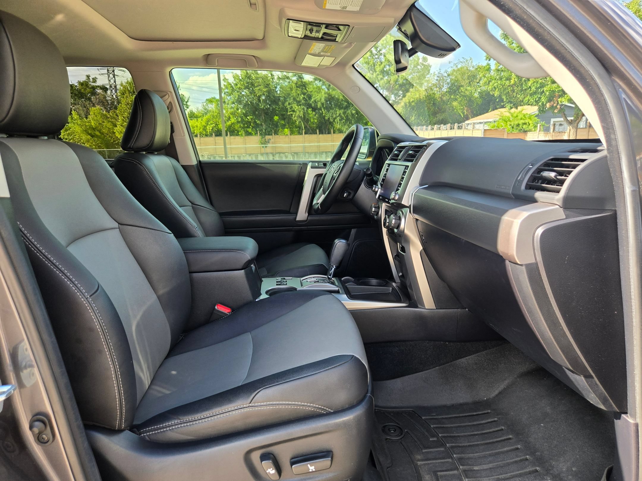 Used 2022 Toyota 4Runner SR5 Premium w/ Moonroof Package RWD image 27