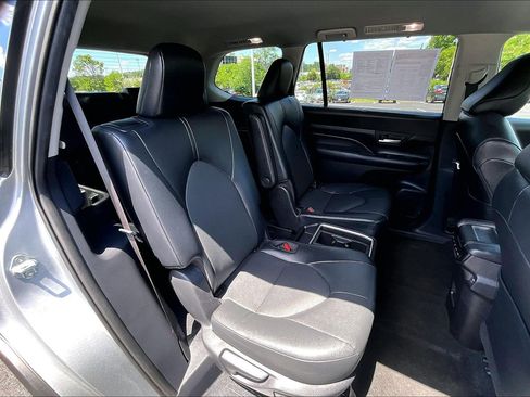 Used 2025 Toyota Grand Highlander AWD image 24