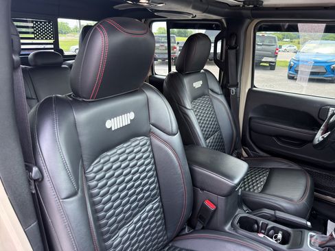 Used 2022 Jeep Gladiator Rubicon w/ LED Lighting Group AWD/4WD image 22