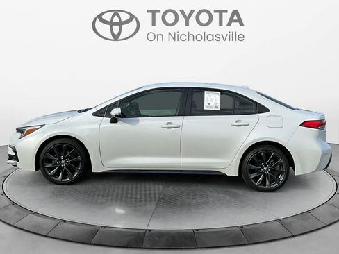 Used 2025 Toyota Corolla SE FWD image 2