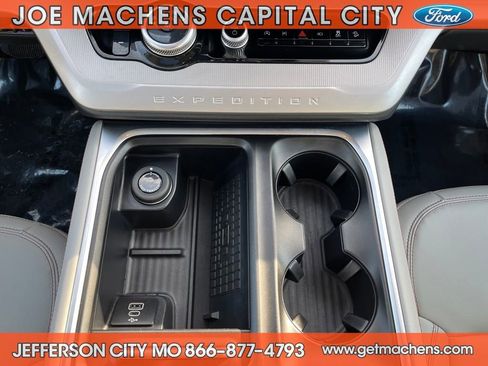 Certified 2025 Ford Expedition Active image 17