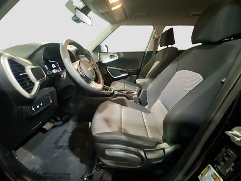 Used 2023 Kia Soul LX w/ LX Technology Package FWD image 14