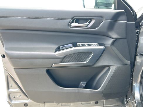 Used 2025 Nissan Pathfinder SL w/ SL Premium Package FWD image 11