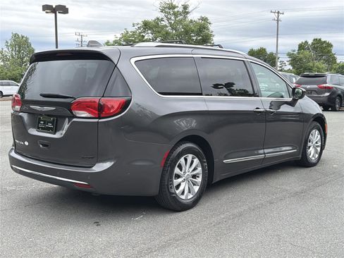 Used 2018 Chrysler Pacifica Touring-L Plus FWD image 31