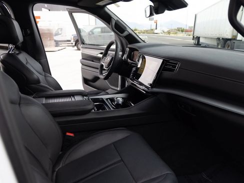 Used 2024 Jeep Wagoneer Series II AWD/4WD image 24